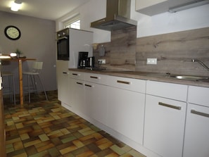 Kühlschrank, Mikrowelle, Ofen, Geschirrspüler