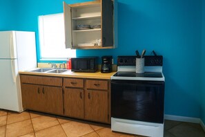 Private kitchen - Lovely 1-bedroom apartment with AC in Fort Myers (Fort Myers)