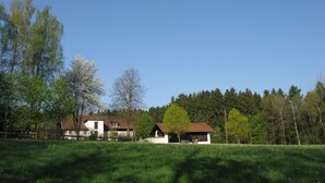 A rural landscape with a farmhouse and a small building, surrounded by trees and a clear sky. - Haus Victoria by Interhome (Schöllnach)