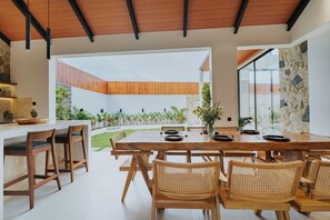 Outdoor dining - 3BR Villa w/ Pool & High Ceilings near Pandawa beach (Kutuh, Kec. Kuta Sel.)