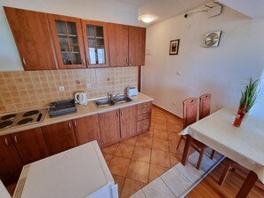 Refrigerador y utensilios de cocina 