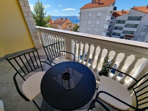 Outdoor dining - Studio-Wohnung in Crikvenica by Interhome (Crikvenica)