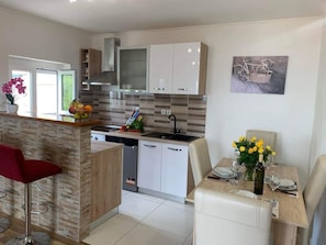 Dining - Appartement mit Jacuzzi und Meerblick by Interhome (Crikvenica)