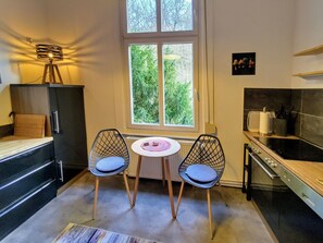 雪櫃、焗爐、洗碗機、廚房用具/餐具/器皿