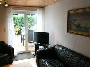 TV - Haus Klenner by Interhome (Born)