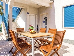 Outdoor dining - Wohnung in Crikvenica mit Grill und Terrasse by Interhome (Crikvenica)