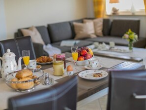 Dining - Appartement mit Blick auf das Wasser by Interhome (Binz)