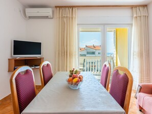 Dining - Appartement für 3 Personen mit Balkon by Interhome (Crikvenica)