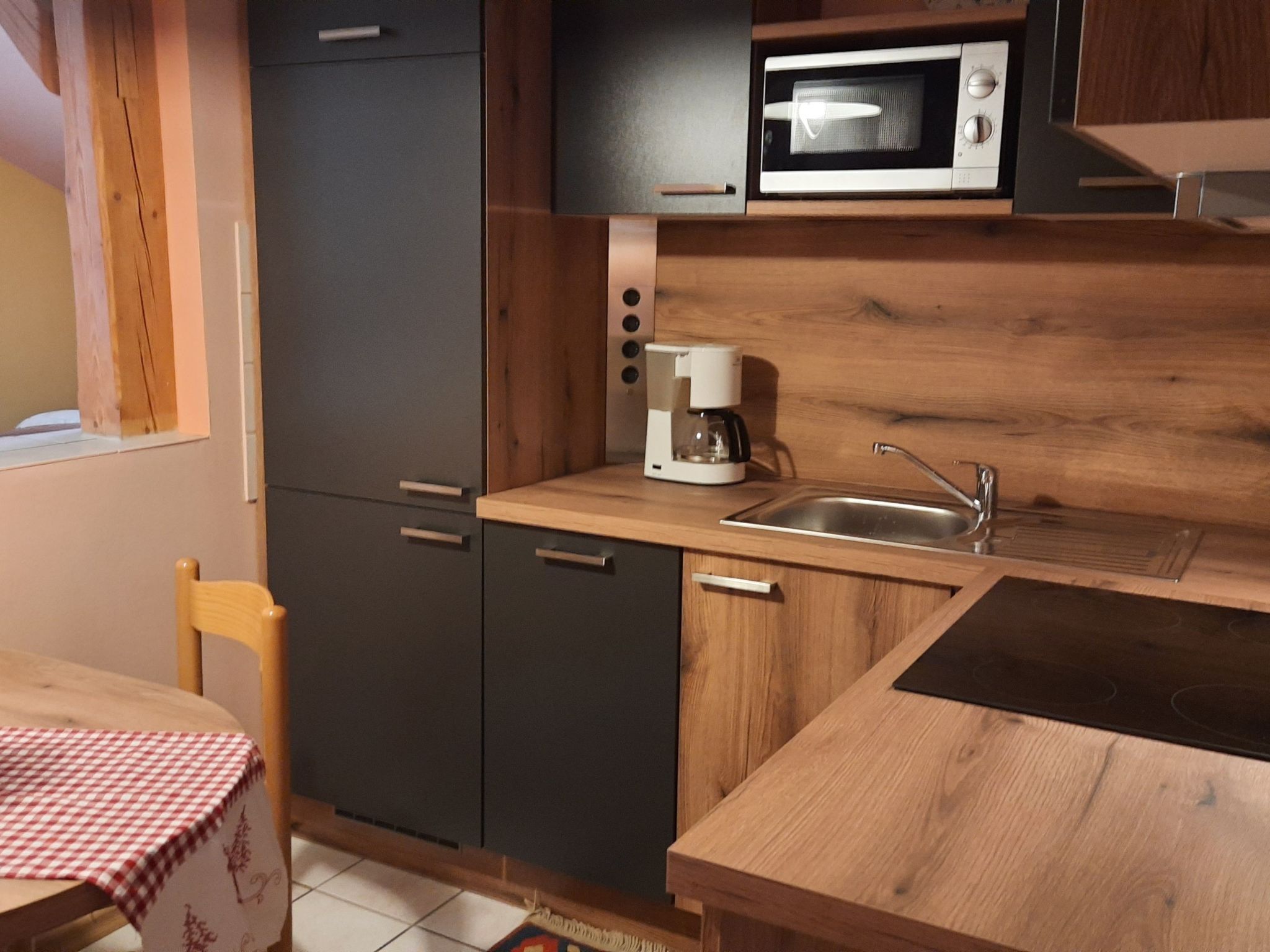 Kühlschrank, Mikrowelle, Ofen, Geschirrspüler