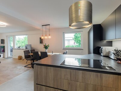 Traum Wohnung direkt am Bodensee mit Seesicht by Interhome