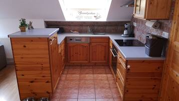 Kühlschrank, Mikrowelle, Ofen, Geschirrspüler