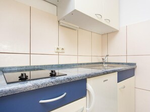 Fridge, cookware/dishes/utensils - Mrakovcic4 by Interhome (Krk/Baška)