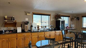 Free daily continental breakfast