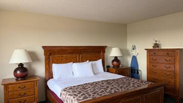 Deluxe Single Room | Blackout drapes, iron/ironing board, free WiFi, bed sheets