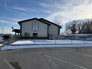 Exterior - Cassville Four seasons inn & suits (Cassville)