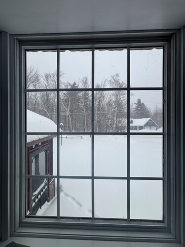 Walk to the slopes from this BMOM 3 bedroom.