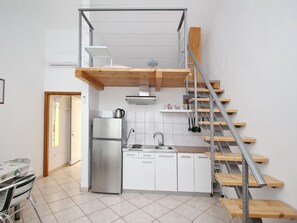 Refrigerador y utensilios de cocina 
