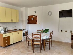 Fridge, oven, cookware/dishes/utensils - Erdgeschosswohnung mit Parkplatz by Interhome (Krk/Baška)