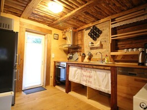 Kjøleskap, mikrobølgeovn, ovn og oppvaskmaskin