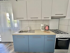 Fridge, oven, dishwasher, cookware/dishes/utensils - Apartment Talia by Interhome (Crikvenica)