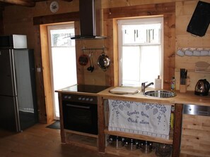 Kjøleskap, mikrobølgeovn, ovn og oppvaskmaskin