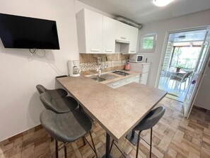 Fridge, cookware/dishes/utensils - Apartment Talia by Interhome (Crikvenica)