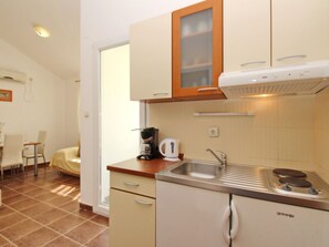 Fridge, cookware/dishes/utensils - Wohnung in Baška mit Eigenem Balkon by Interhome (Krk/Baška)
