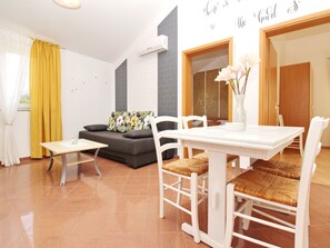 Dining - in Baška mit Eigenem Balkon by Interhome (Krk/Baška)