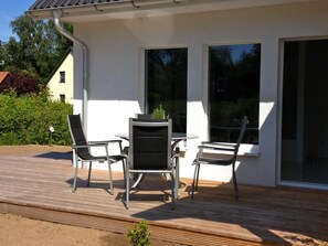 Outdoor dining - in Patzig mit Großer Terrasse by Interhome (Bergen)