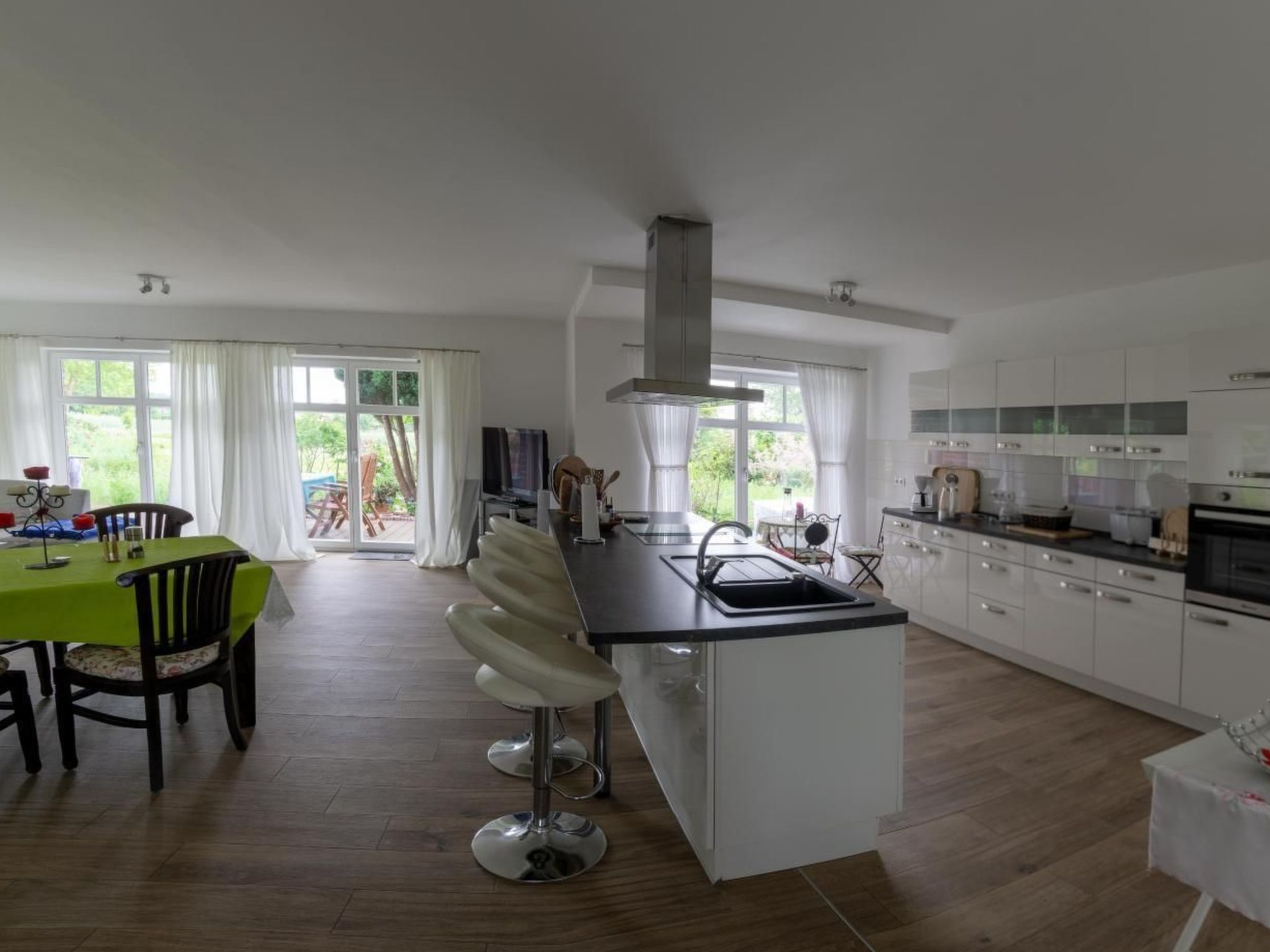 Kühlschrank, Mikrowelle, Ofen, Geschirrspüler