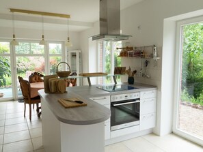Fridge, microwave, oven, dishwasher - Schmetterling by Interhome (Bergen)