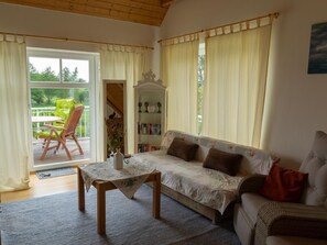 TV, DVD player - Schmetterling by Interhome (Bergen)