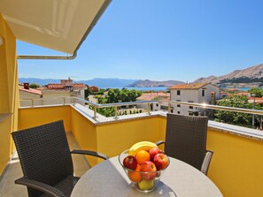 Outdoor dining - Modern eingerichtete Apartment für 2 Personen, Klimatisiert, freie Parkplatz un by Interhome (Krk/Baška)