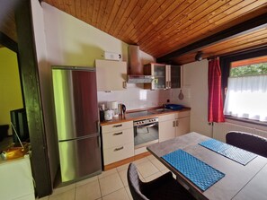 Fridge, oven, cookware/dishes/utensils - Robinson by Interhome (Ronshausen)