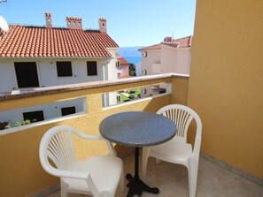 Outdoor dining - Appartement in Baška mit Eigenem Balkon by Interhome (Krk/Baška)