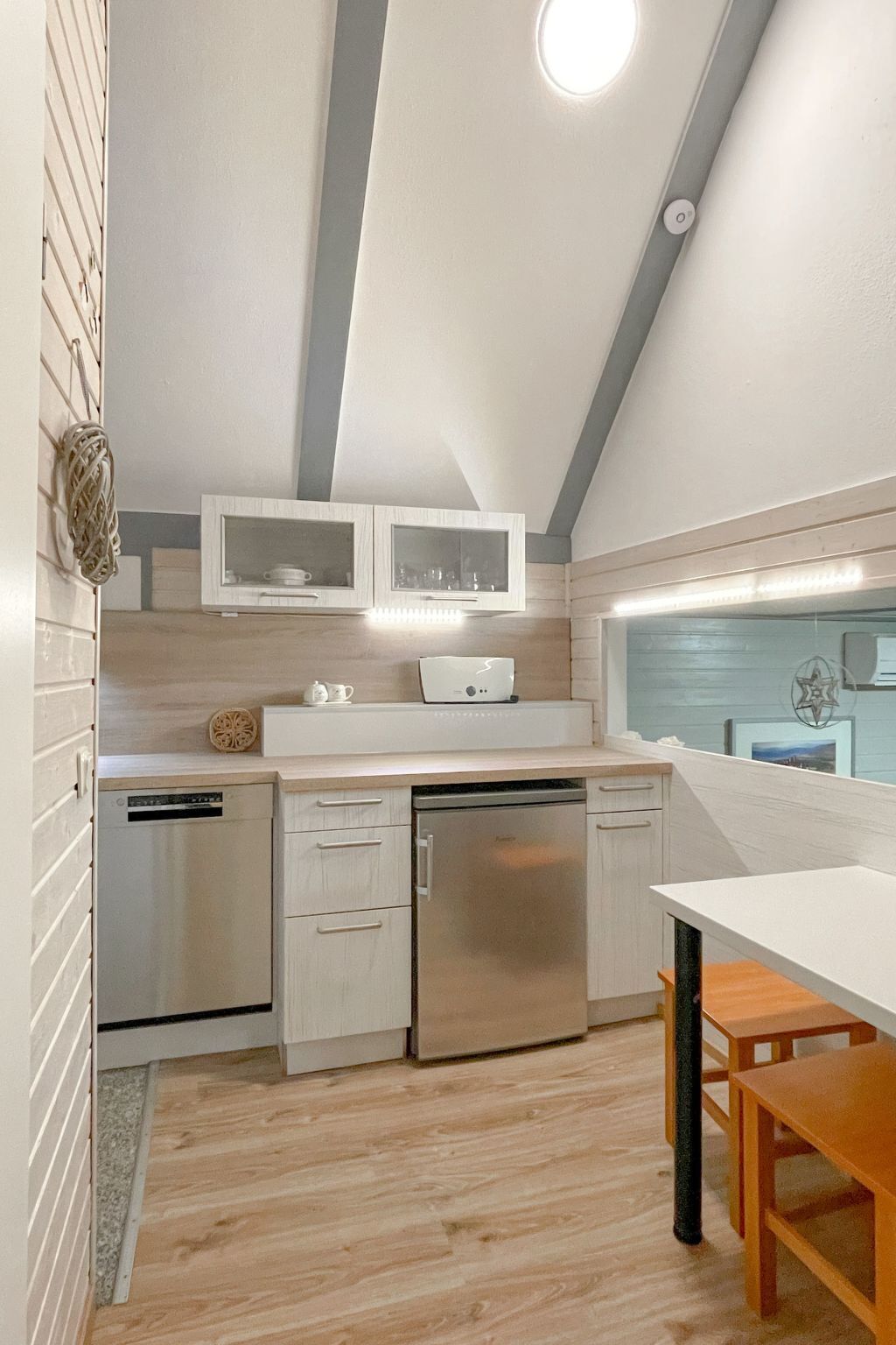 ثلاجة، ميكروويف، فرن، غسالة أطباق