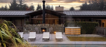 Wanaka Haven • Pool, Spa & Park-Like Grounds