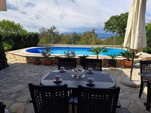 Outdoor dining - "Nette App in der Nähe des Pools" by Interhome (Krk/Milohnići)