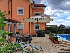 Pool - "Nette App in der Nähe des Pools" by Interhome (Krk/Milohnići)