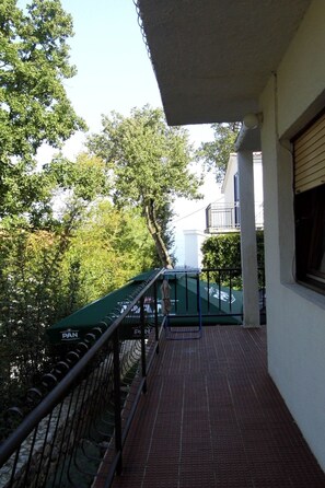Property grounds - geräumige Wohnung in der Nähe des Meeres by Interhome (Krk/Milohnići)