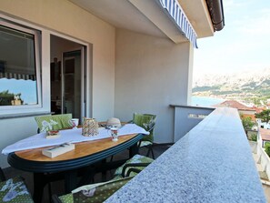 Outdoor dining - Appartement in Baška mit Eigenem Balkon by Interhome (Krk/Baška)