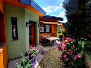 Outdoor dining - Nichtraucherbungalow by Interhome (Dresden)