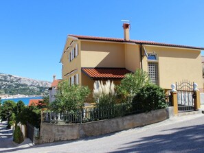 Exterior - in Baška mit Eigenem Balkon by Interhome (Krk/Baška)