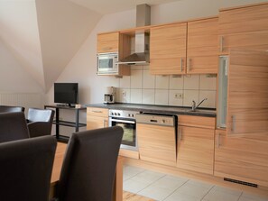 Kühlschrank, Mikrowelle, Ofen, Geschirrspüler