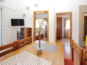 Dining - Modern eingerichtete Apartment für 4 Personen mit Meerblick by Interhome (Krk/Baška)