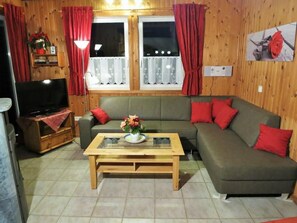 TV, caminetto, lettore DVD