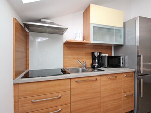 Kühlschrank, Mikrowelle, Ofen, Geschirrspüler