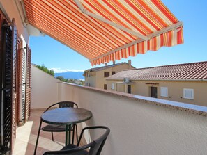 Outdoor dining - Wohnung in Baška mit Eigenem Balkon by Interhome (Krk/Baška)