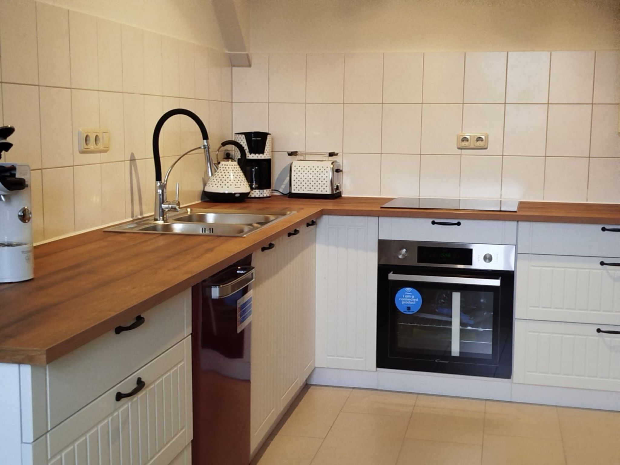 Kühlschrank, Ofen, Geschirrspüler, Kochgeschirr/Geschirr/Besteck