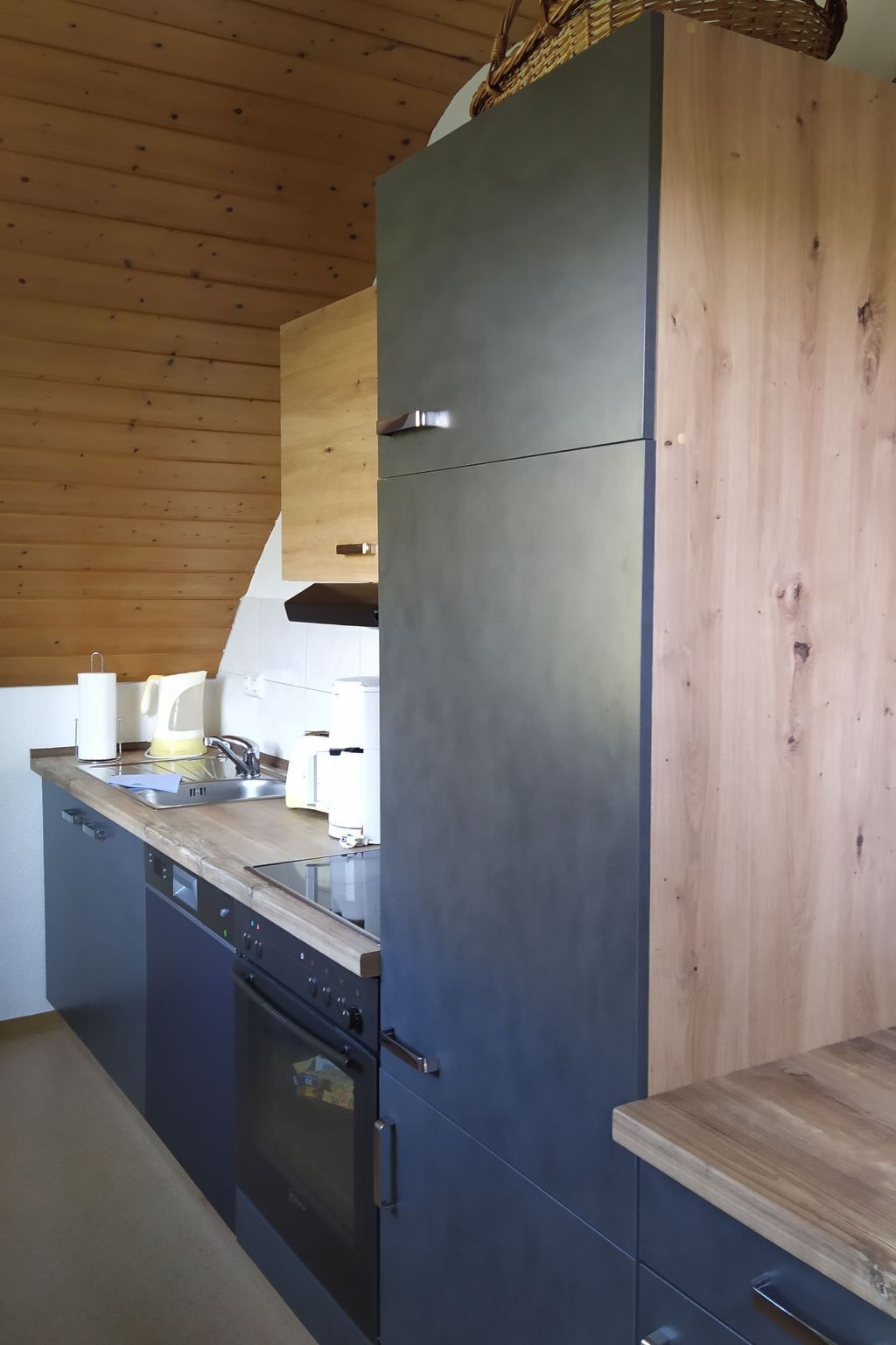 Kühlschrank, Ofen, Geschirrspüler, Kochgeschirr/Geschirr/Besteck